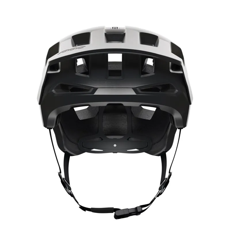 Schwarzer/weißer POC Kortal Helm von hinten, mit Belüftungslöchern und verstellbarem Riemen.