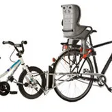 Tandem coupling: Children's bike coupled to adult bike. A child seat is attached to the adult bike.