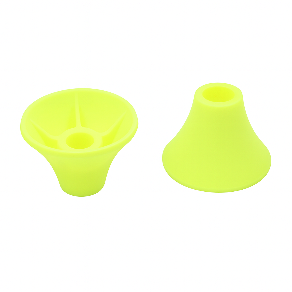 Gelbe Trichterobjekte Zwei gelbe, trichterförmige Objekte mit Öffnungen, eines aufrecht, das andere umgedreht, auf weißem Grund.