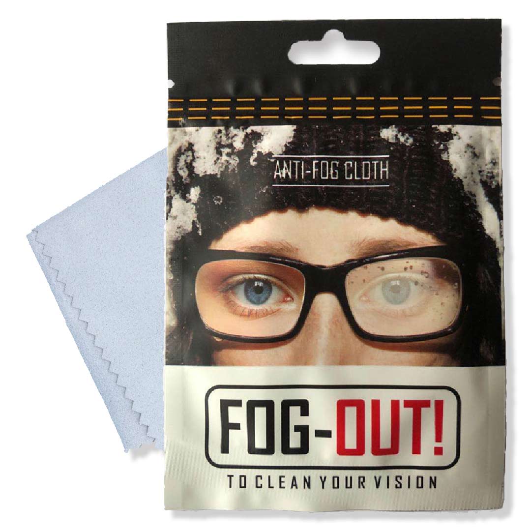 Verpackung des Fog-Out Antibeschlagtuchs mit Microfasertuch. Aufgedruckt: Frau mit beschlagener Brille.