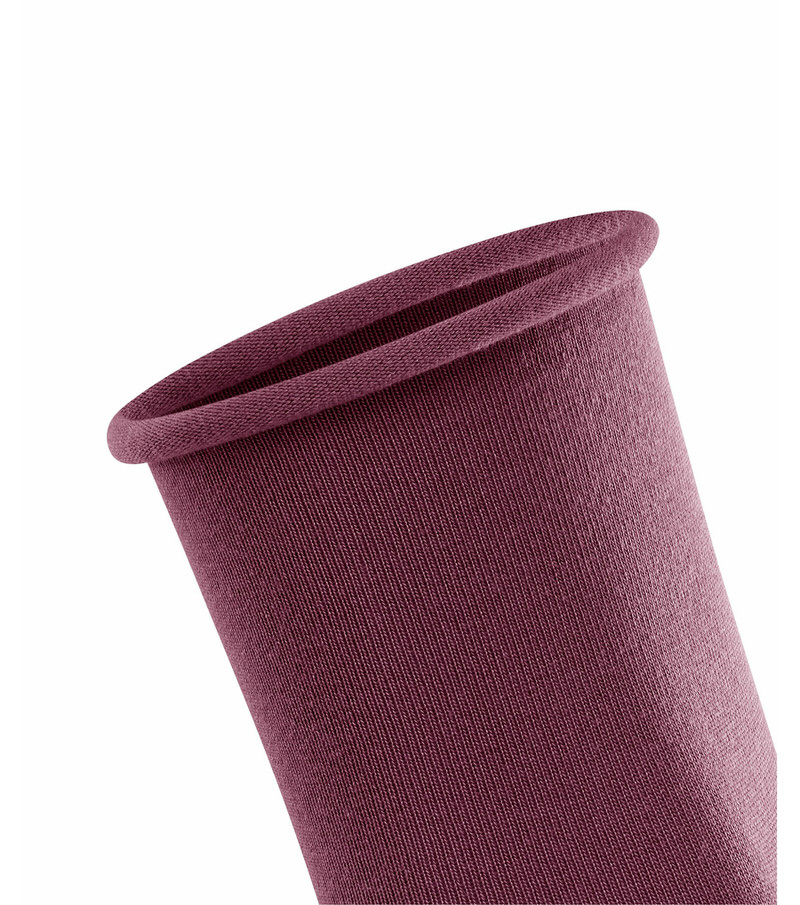 Nahaufnahme einer Pflaumenfarbenen Active Breeze Damen Socke mit gerolltem Bund.