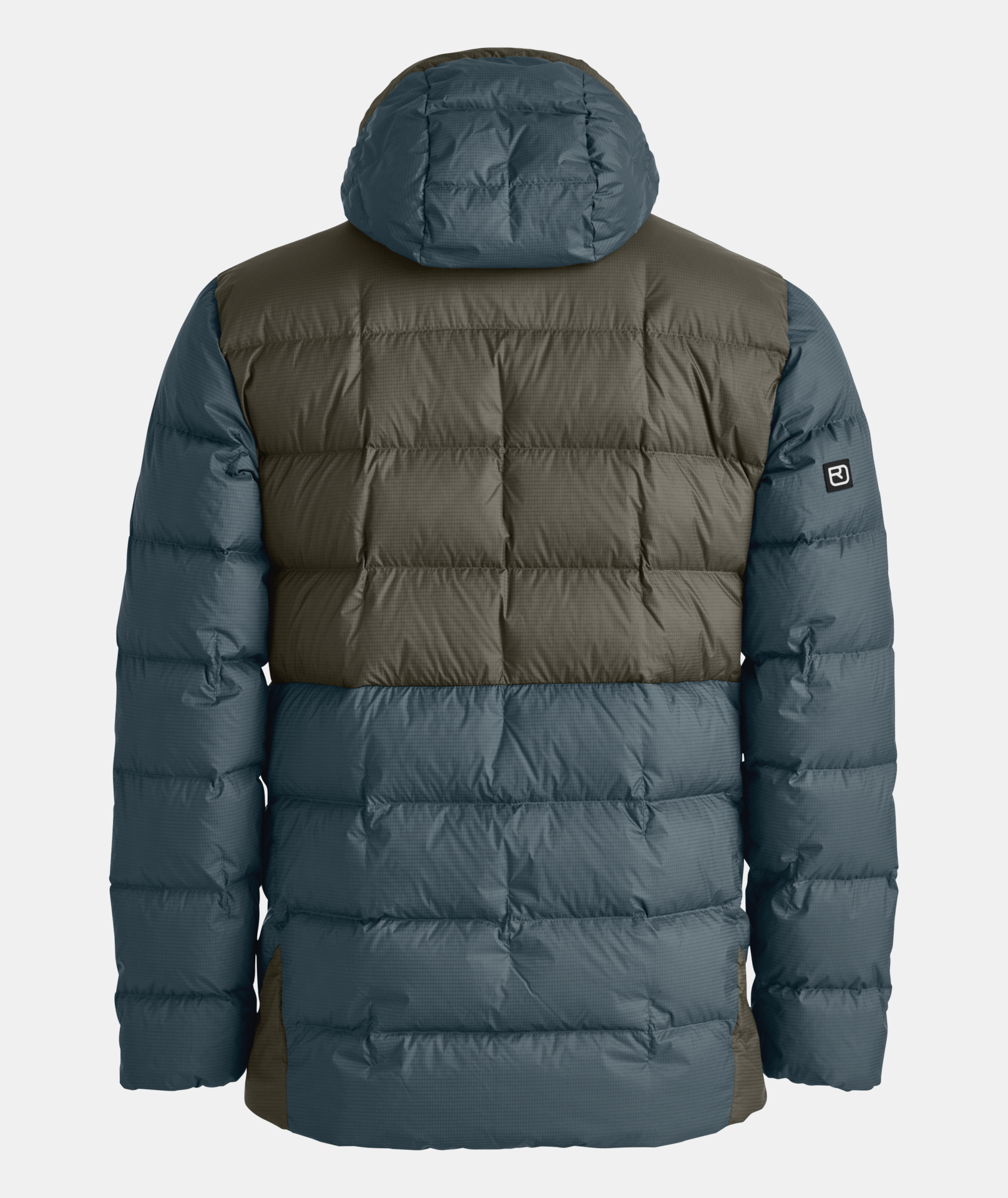 Rückansicht einer zweifarbigen, gesteppten Daunenjacke mit Kapuze in Blau und Oliv auf hellem Hintergrund.