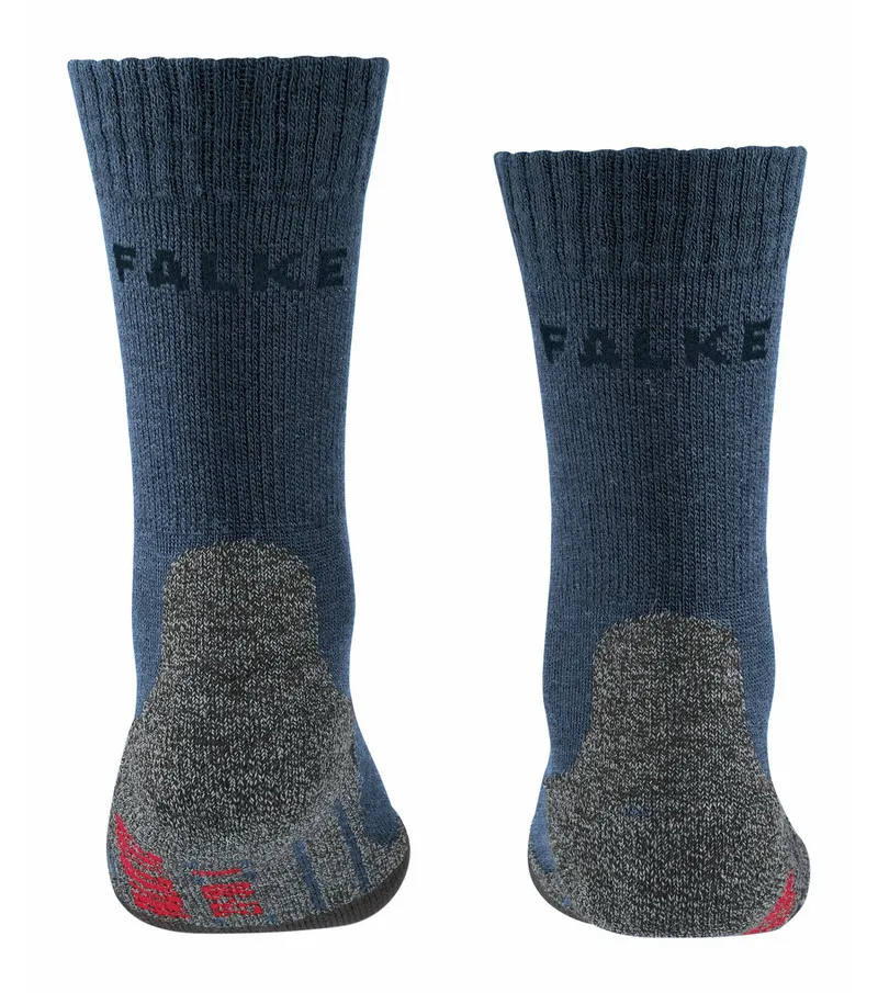 Deux chaussettes de trekking bleues pour enfants de Falke avec un renfort gris au talon.