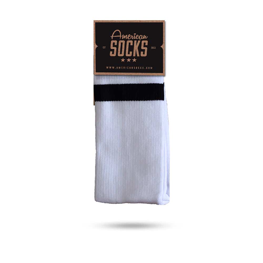 Weiße, gerippte Socken mit schwarzem Streifen, präsentiert in einer Geschenkbox von American Socks.