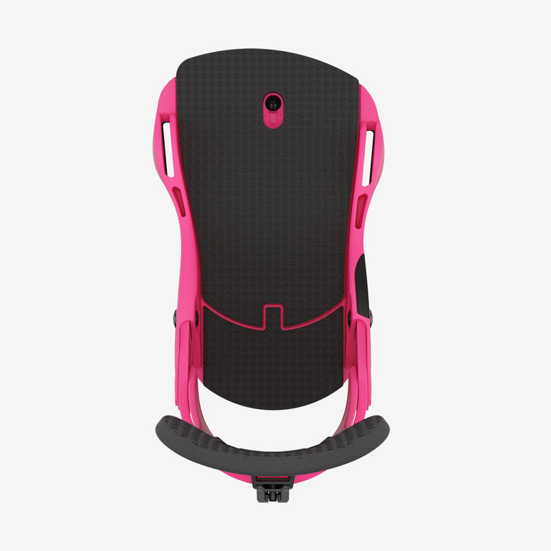 Nahaufnahme einer Union Force Snowboardbindung in Hot Pink, von vorne.