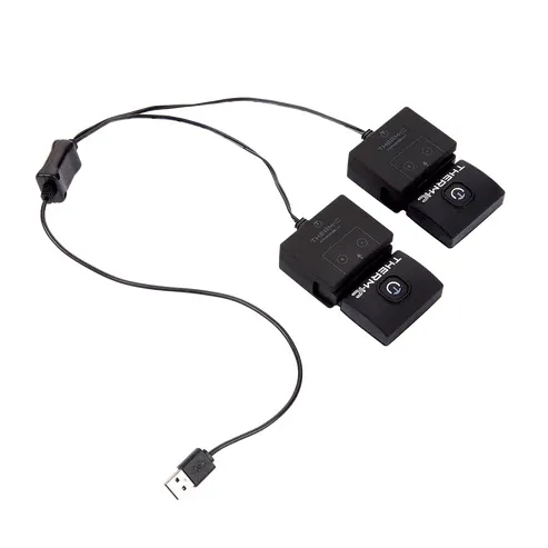 Due dispositivi elettronici neri con cavi e connessione USB, che assomigliano a centraline di riscaldamento, si trovano su uno sfondo bianco.