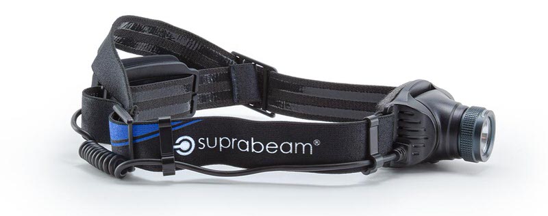 Dunkelgraue Suprabeam V3 air Stirnlampe mit verstellbarem, schwarzem Kopfband und seitlichem Batteriefach.
