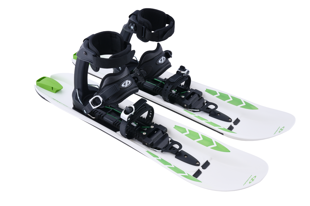 Ein Paar Crossblades Softboot Schneeschuhe in Weiss mit grünen Pfeilen und schwarzen Bindungen, freigestellt.
