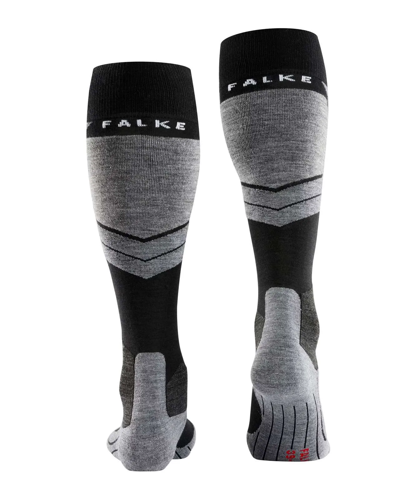 Deux paires de chaussettes de sport Falke noir et gris. Bord-côte noir avec logo blanc, tige grise à motifs en V, renforts gris foncé talon/orteils. Rainures verticales à droite et marquage rouge, chaussettes ski/fonctionnelles.
