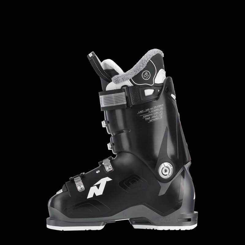 Schwarzer Skischuh Nordica Speedmachine Heat 85 W von der Seite, mit vier Schnallen, weißem "N"-Logo und grauem Innenfutter.