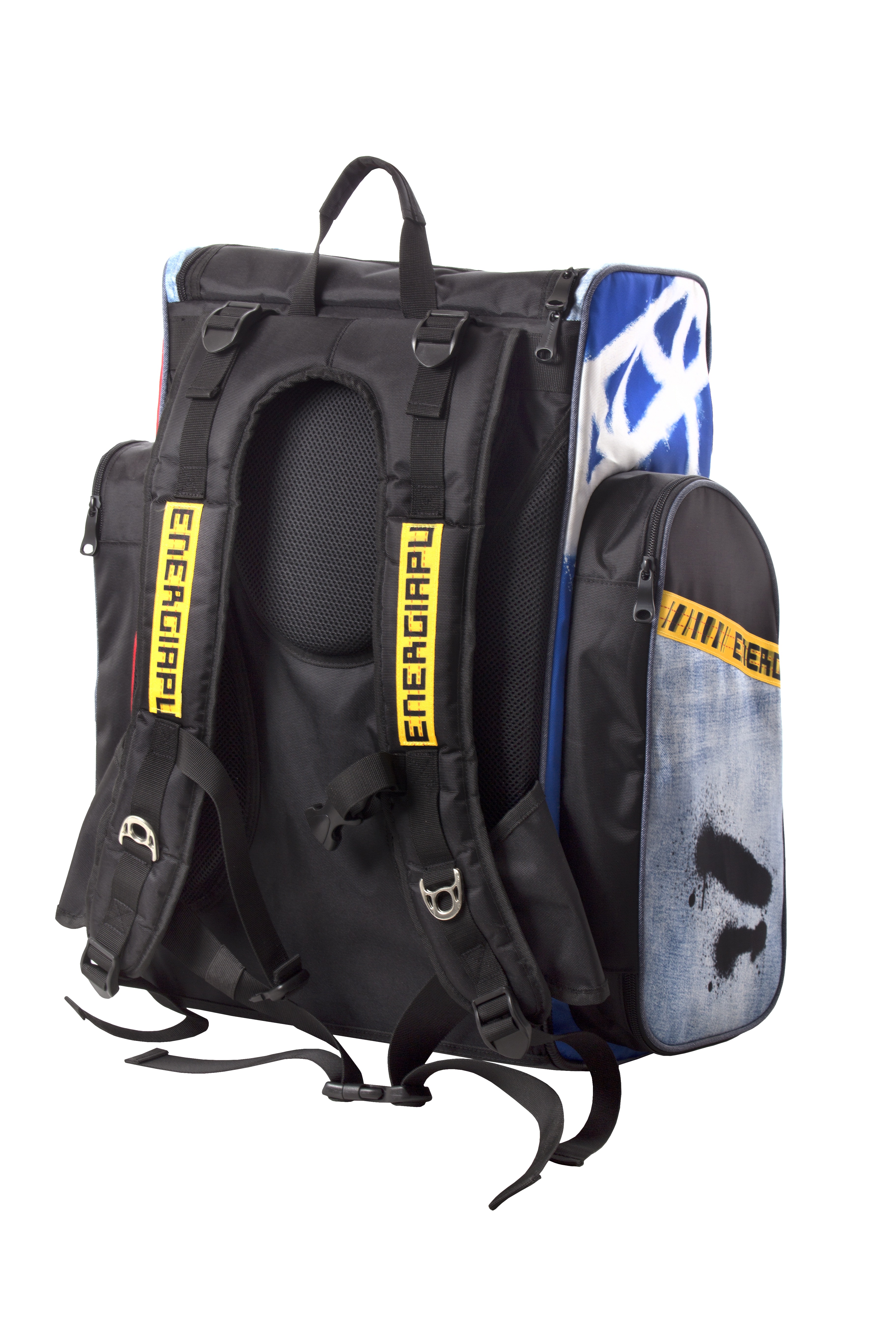 Schwarzer Sportrucksack mit Tragegriffen, Jean-farbenen Seitentaschen, gelben Akzenten und Energiapura Schriftzügen auf den Trägern.
