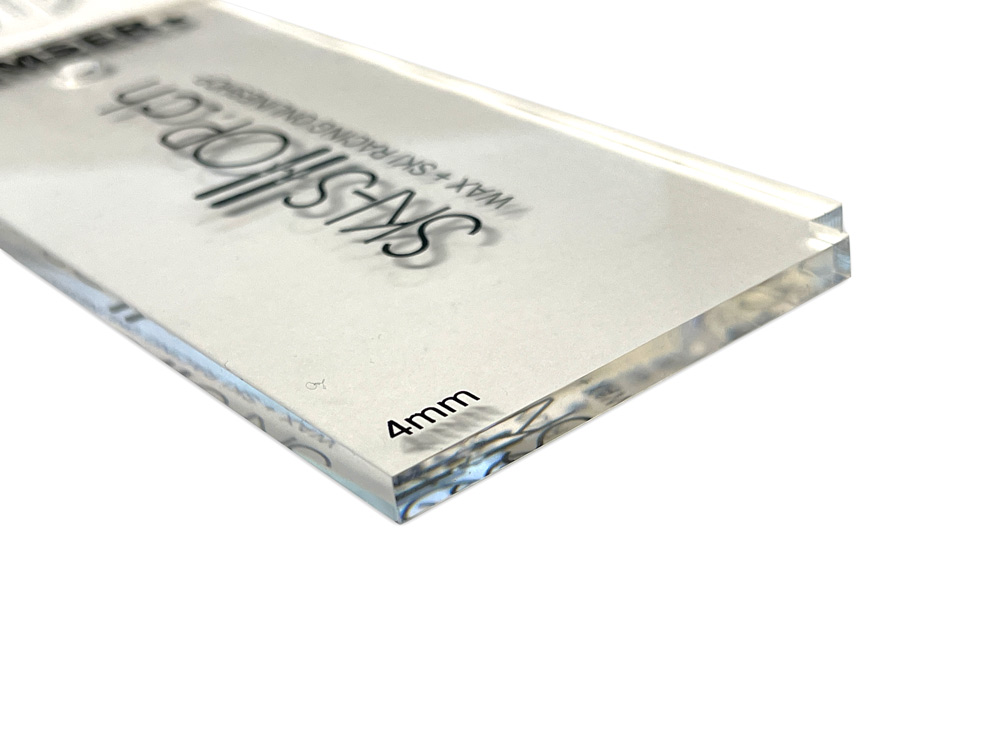 Lame plexi transparente 4mm Lame plexi transparente 4mm de Ramser, faisant partie de la WC Pro Wax Box, pour racler le fart de ski.