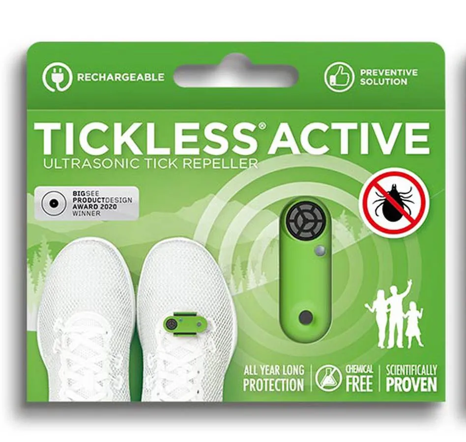 Confezione verde di protezione dalle zecche Tickless Active, con dispositivo attaccato a una scarpa.