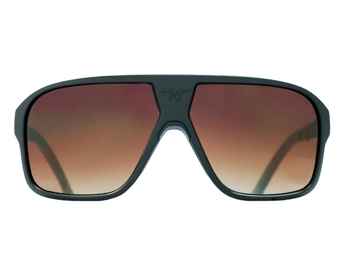 Vista frontale degli occhiali da sole Bankroll Fade Flight Optics neri con lenti sfumate di colore marrone.