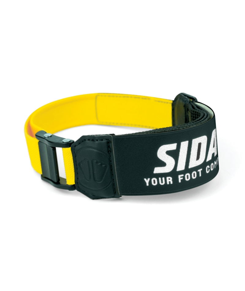 Gelber und schwarzer Sidas Power Strap mit Metallschnalle, seitlicher Schutzverstärkung und Logo.
