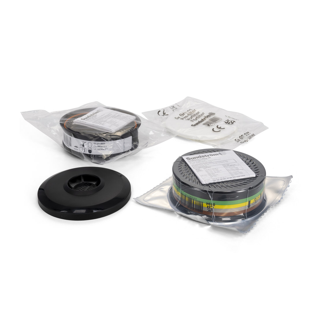 Racing Spare Filter: Zwei Gas- und Partikelfilter, ein Paar Vorfilter, eine Filterabdeckung, alles in separater Verpackung.