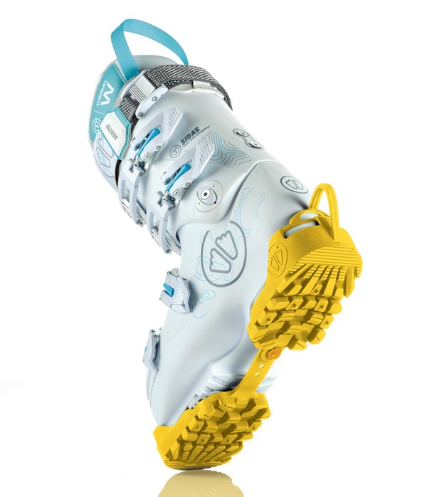 Weißer Skischuh mit gelber Sidas Skiboot Traction an der Sohle. Rutschfeste Sohle mit Profil für sicheren Halt.