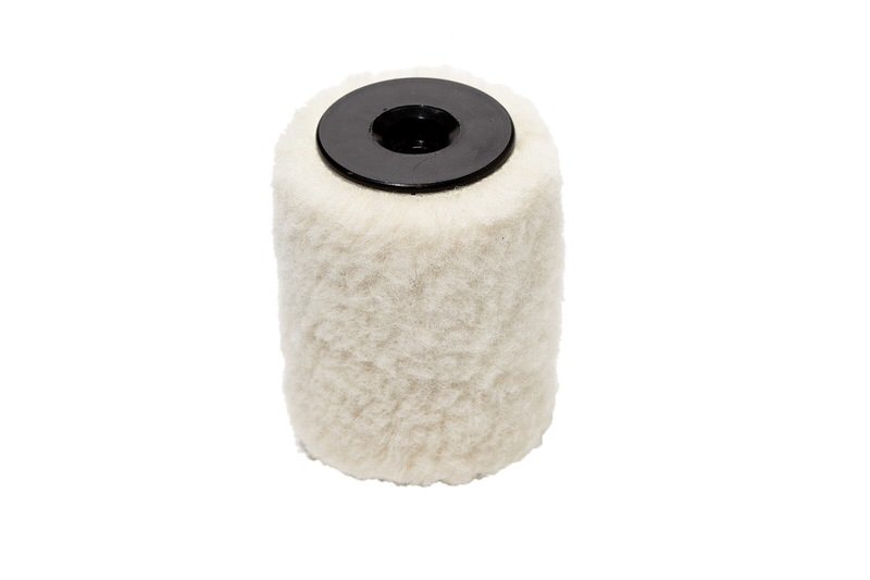 Zylindrische, rotierende Merinowoll-Bürste mit schwarzer Aufnahme für ein 100mm System.