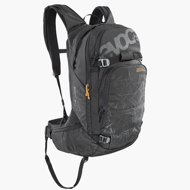 Schwarzer Evoc Line R.A.S. Protector 22L Rucksack mit Trägern, Schnallen und geometrischem Muster auf der Vorderseite.