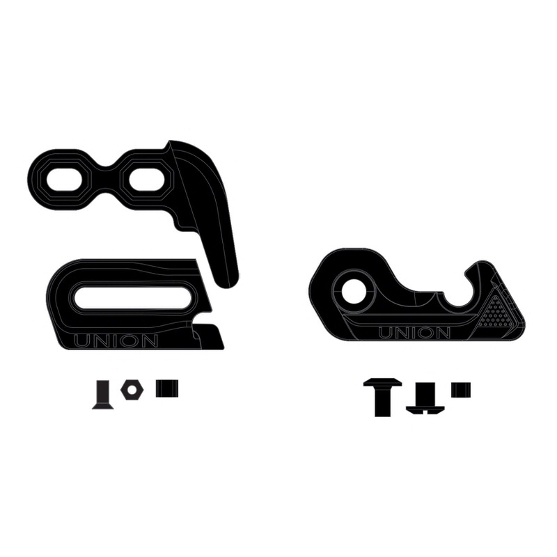 Schwarze Union Clips & Hooks mit Pass Trough Holes. Verschiedene Befestigungsteile für Snowboardbindungen.
