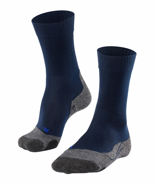 Marinefarbene TK2 Cool Herren Trekking Socken, mittellange Socken mit grauer Verstärkung an Zehen und Ferse.