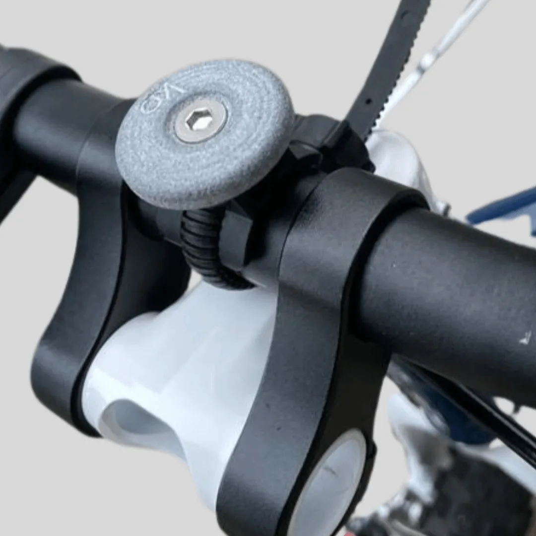 Nahaufnahme vom Bike Mount Bundle am Fahrradlenker mit SP-Connect Micro Bike Mount und Kabelbinder.