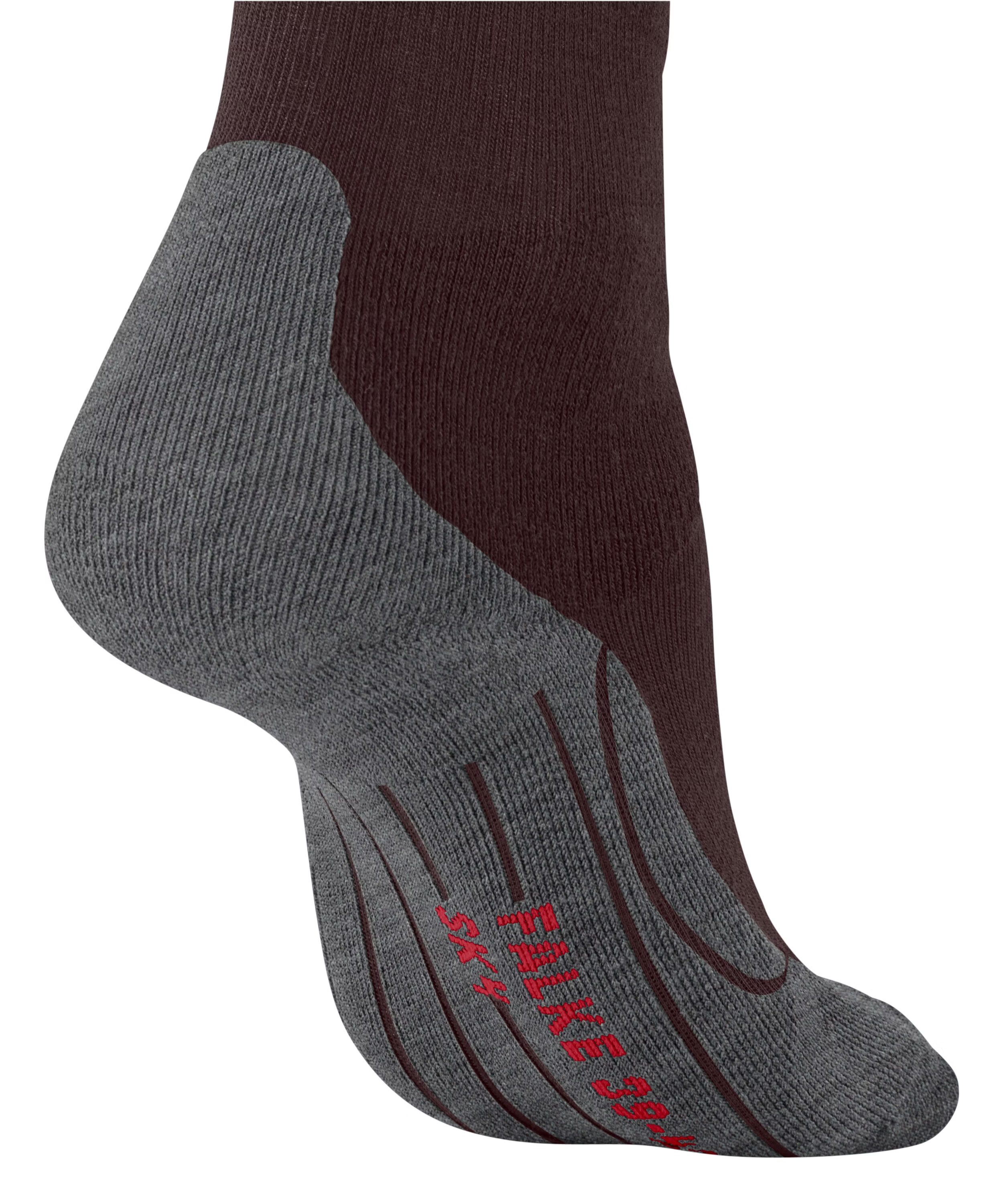 Ein einzelner Falke SK4 Sportsocke, sichtbar von Ferse bis Spitze. Der obere Schaft ist dunkelbraun gerippt. Ferse, Sohle und Spitze sind dunkelgrau, ebenfalls gerippt. Auf der Sohle: vertikale Linien und rotes Logo "FALKE SK 4".