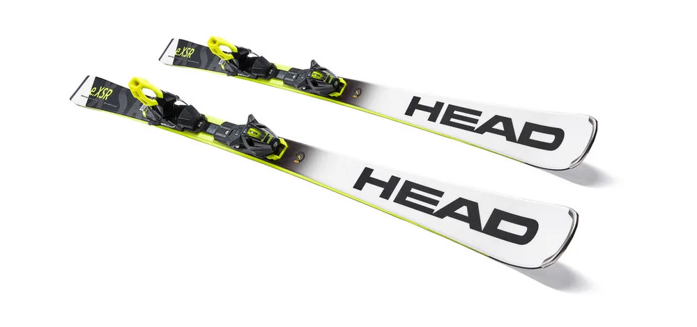 White HEAD WC Rebels e.XSR ski with yellow binding, in racing design on a white background.