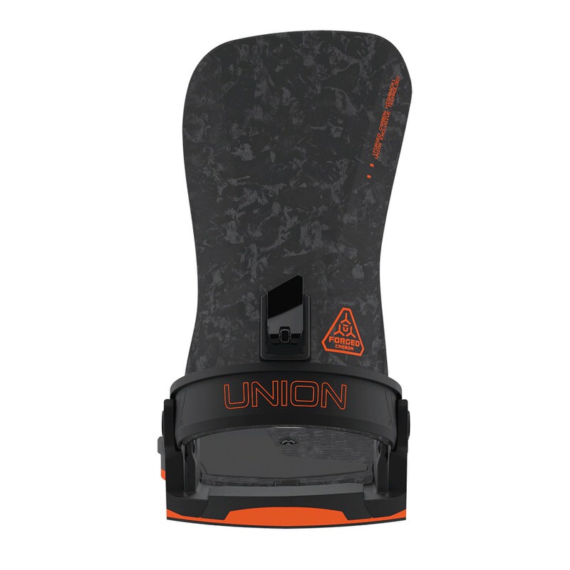 Schwarze Snowboardbindung Schwarze Union Atlas FC Forged Snowboardbindung, mit orangefarbenen Details, frontal dargestellt.