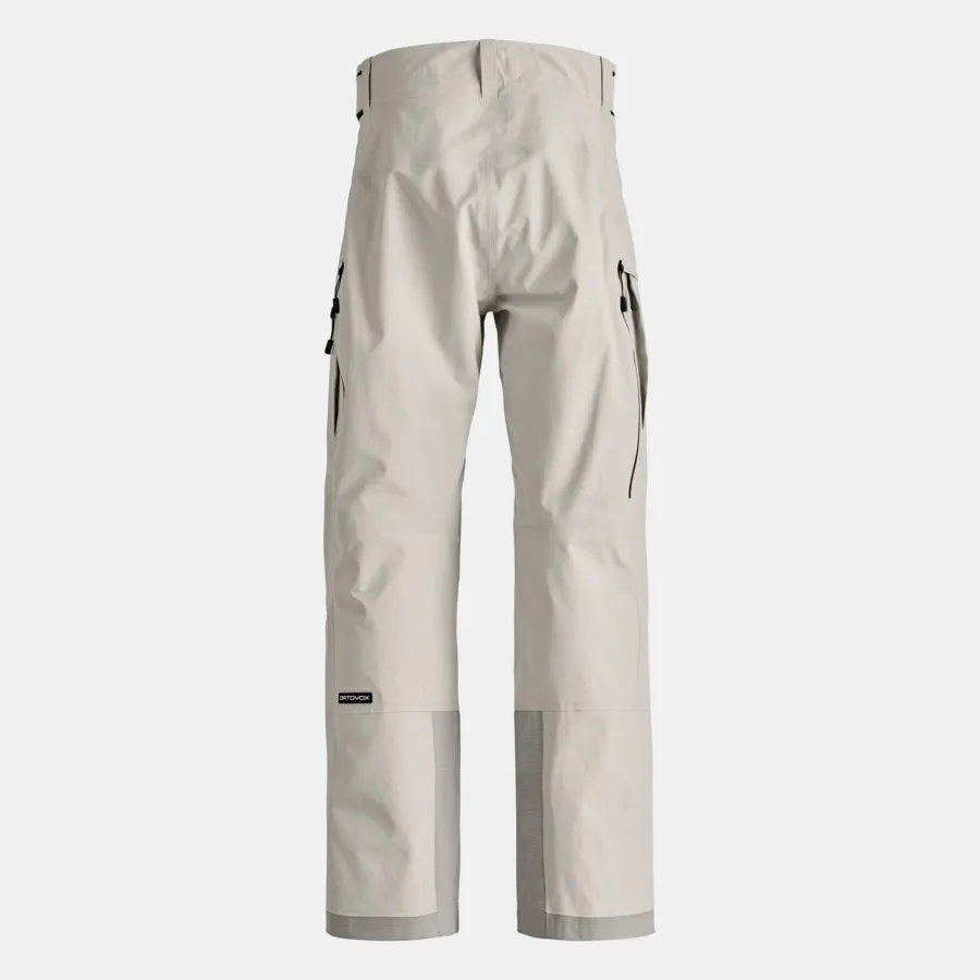 Pantaloni da sci lunghi di colore chiaro con bretelle e tasche applicate su uno sfondo neutro.