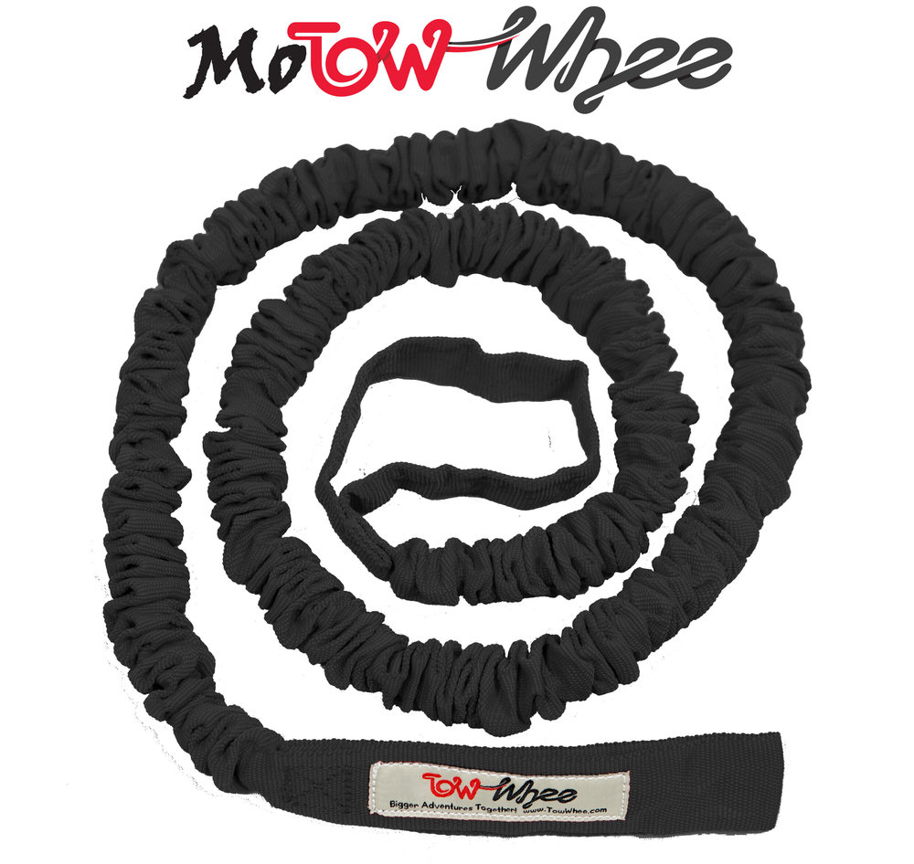 Schwarzer, spiralförmiger MoTowWhee Abschlepp-Bungee mit Befestigungsschlaufe und Logoband, für E-Bikes und Motorräder.