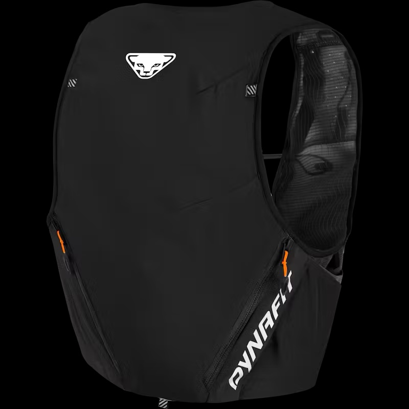 Schwarze Laufweste mit weißem Dynafit-Logo und Puma-ähnlichem Kopf-Symbol. Netzeinsatz an der Seite.