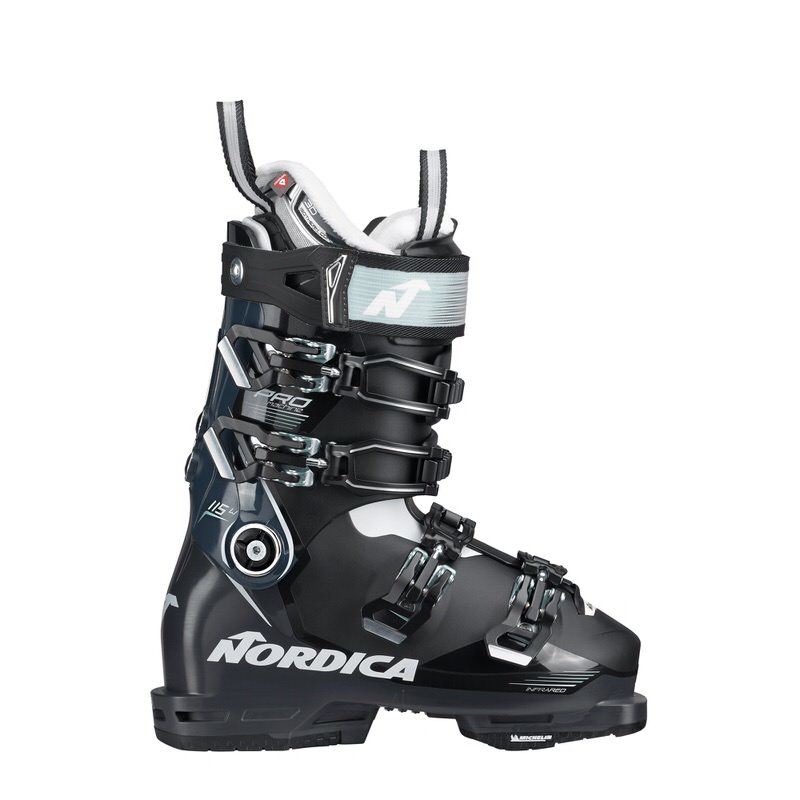 Chaussure noire Nordica Ski Chaussure de ski noire Nordica Pro Machine 115 Women, vue latérale, avec boucles et chausson.