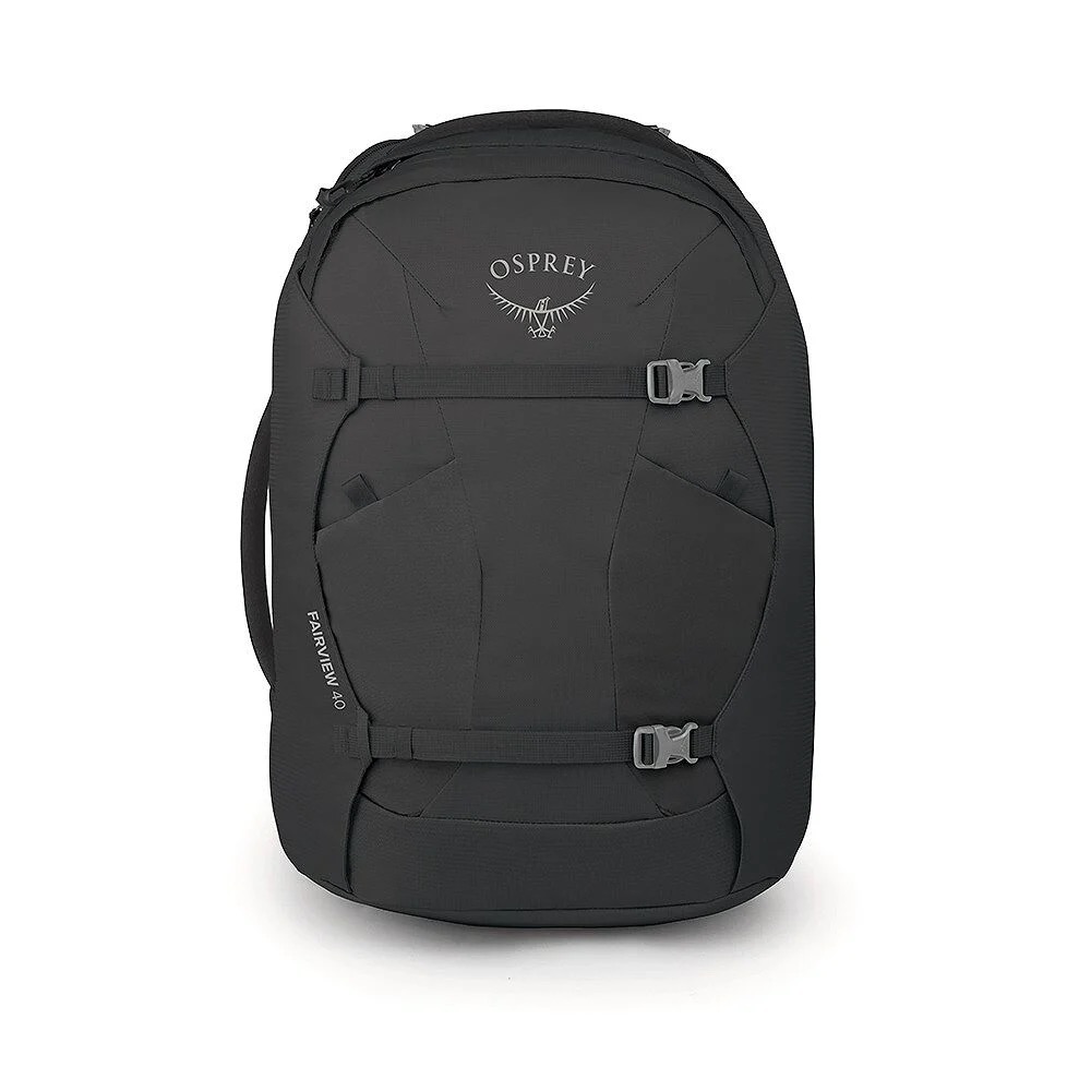 Schwarzer Osprey Fairview 40 Reiserucksack, aufrecht stehend. Mit Osprey-Logo oben, zwei Kompressionsriemen mit grauen Schnallen vorn und seitlichem Tragegriff. Kompakt und funktional, ideal als Damen-Handgepäck.