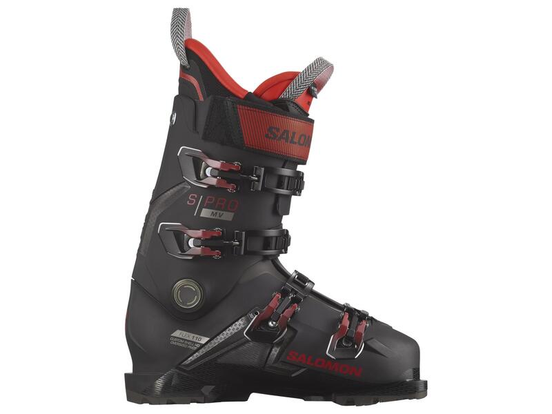 Schwarzer Salomon S/PRO MV 110 Herren Skischuh mit roten Akzenten, Seitenansicht.