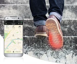 Gehende Person auf Treppe mit Heizsohle und Smartphone-App-Ansicht.