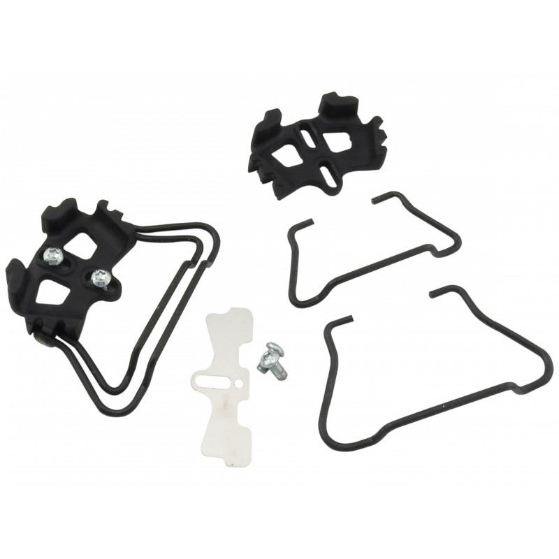 Parti dell'attacco splitboard Plum Eterlou Singole parti dell'attacco splitboard Plum Eterlou, comprese le staffe nere, la vite e il telaio in filo metallico su sfondo bianco.