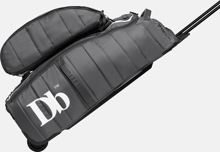 Grauer Douchebags The Base 15L Rucksack mit Rollen und Teleskopstange, teilgeöffnet.