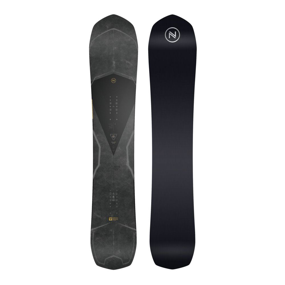 Zwei Nidecker Megalight Snowboards: eines mit grau-schwarzem Muster, das andere in schlichtem Schwarz.