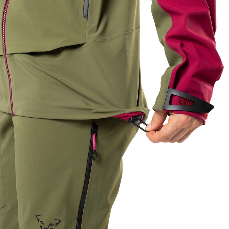 Beet Red Dynafit Beast Hybrid Women Jacket Détail : réglage de l'ourlet et détails des manches.