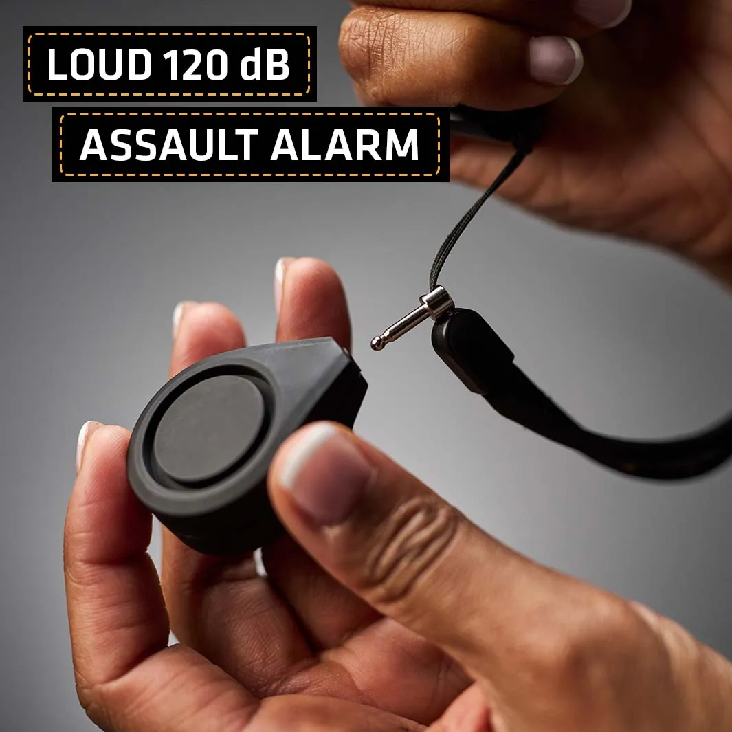 Nahaufnahme: Hände halten schwarzen, tropfenförmigen M6xr BodyGuard Alarm mit 120 dB Aufschrift.