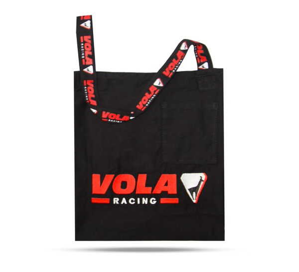 Schwarze Vola Racing Wachsschürze mit rotem Schriftzug und Logo, sowie verstellbaren Trägern mit roter Aufschrift.