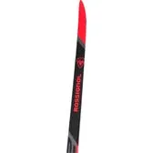 Primo piano di uno sci Rossignol X-IUM Skating Premium, nero-rosso, in piedi.