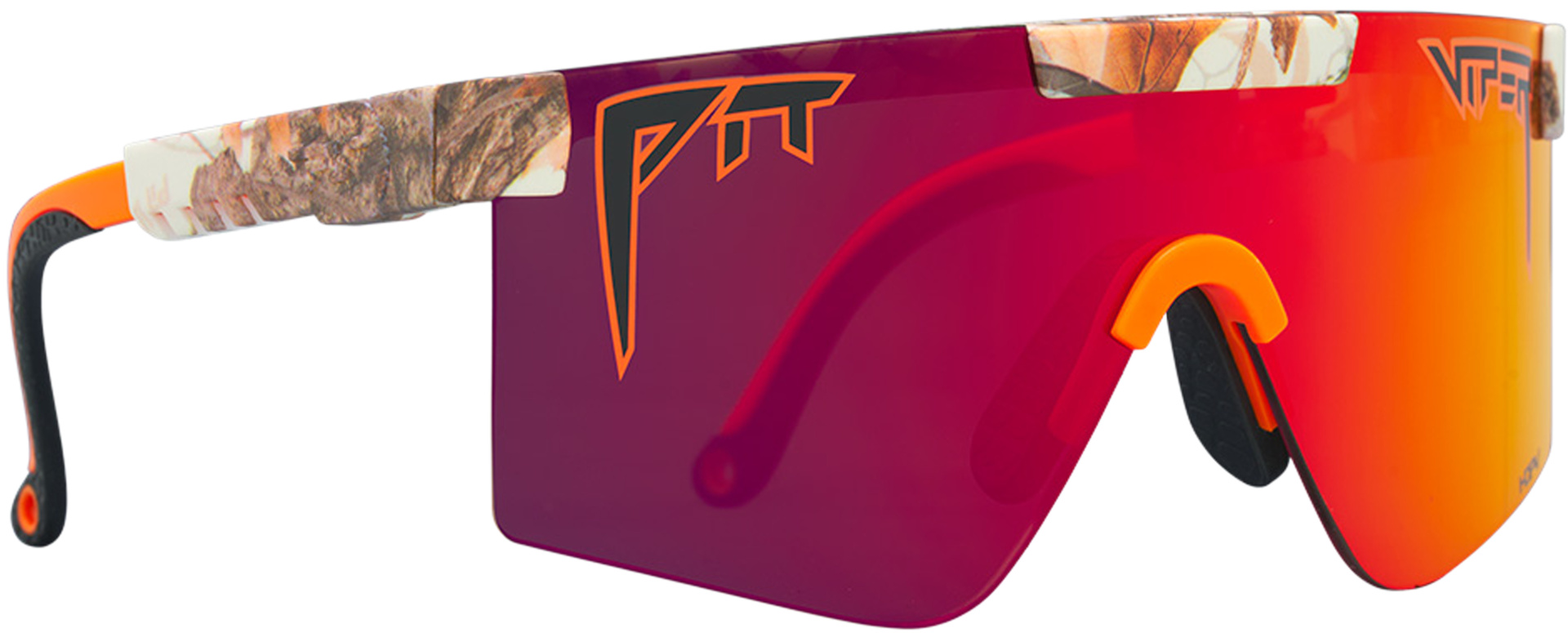 Polarisierte Sonnenbrille, rote Gläser mit Farbverlauf, Camouflage-Muster am Rahmen, orangefarbene Akzente, seitliche Logo-Details.