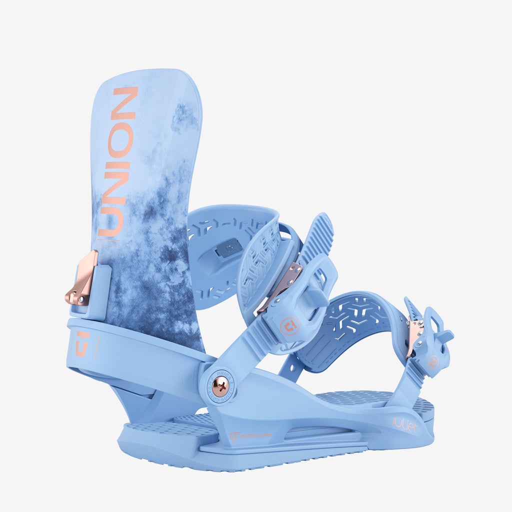 Hellblaue Snowboardbindung der Marke Union mit bronzefarbenen Akzenten, auf einem weißen Hintergrund.