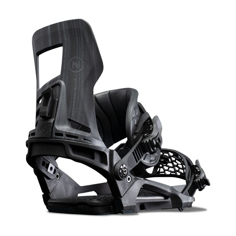 Nidecker Kaon Plus Bindung Schwarze Nidecker Kaon Plus Snowboardbindung, seitliche Ansicht, mit ExoKush Ankle Strap und Hadron-Hiback, auf weißem Hintergrund.