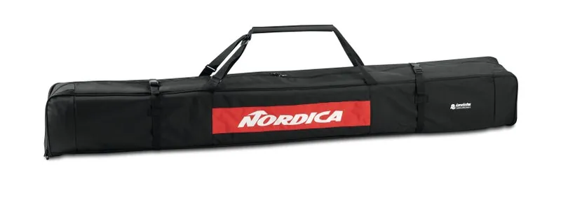 Schwarze Nordica Single Skibag mit roten Logo, Tragegriff und Schultergurt.