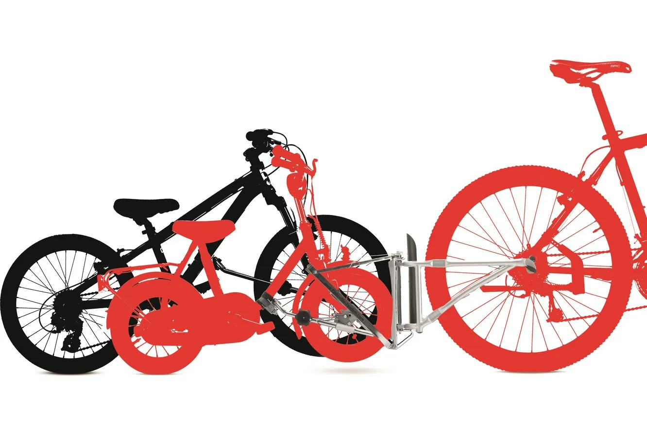 Silhouette von Fahrrädern in rot und schwarz, die Größenzunahme von Kinderrad bis Erwachsenenrad andeuten.
