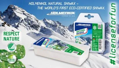 Pubblicità della sciolina ecologica sullo sfondo di una montagna. Prodotti in primo piano, slogan "Respect Nature" e logo del certificato.