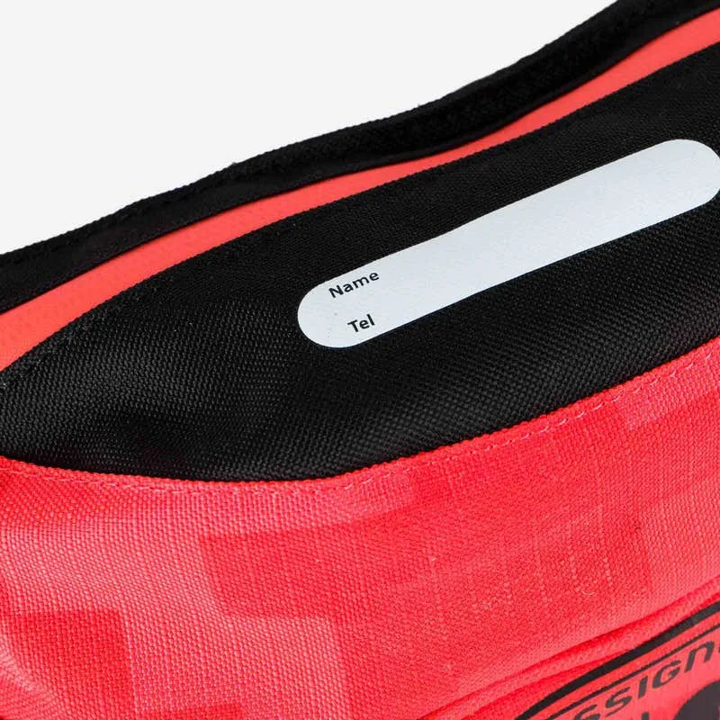 Détail de la ceinture Rossignol Nordic Thermo en rouge avec étiquette nominative.